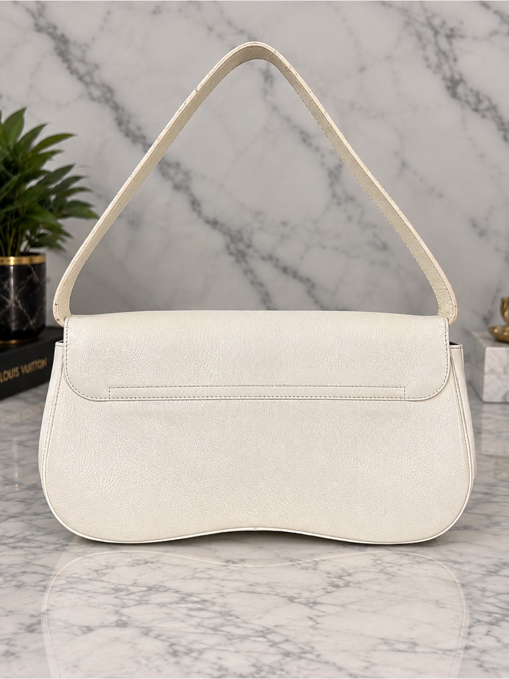 Vintage Salvatore Ferragamo Gancini Ivory Leather Shoulder Bag Gold Hardware - Picture 3 of 5